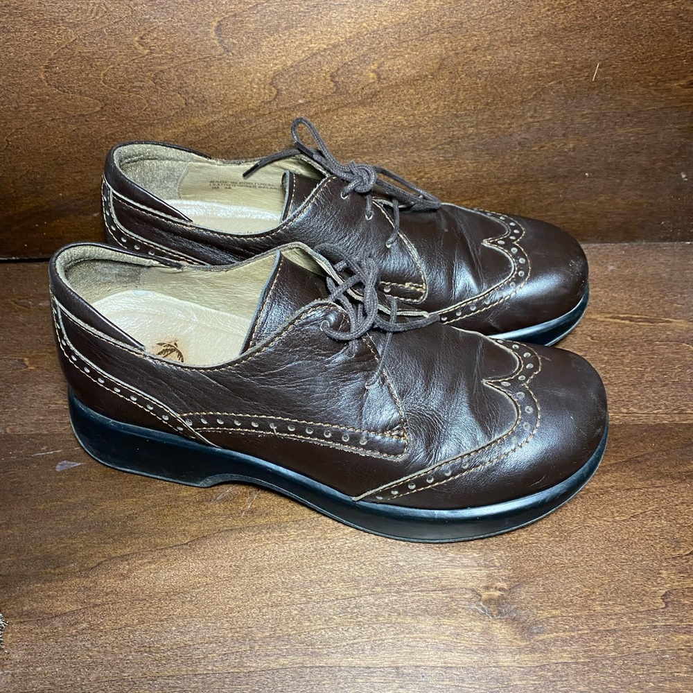 Classic Brown Leather Platform Wingtip Mules - Picture 2 of 7